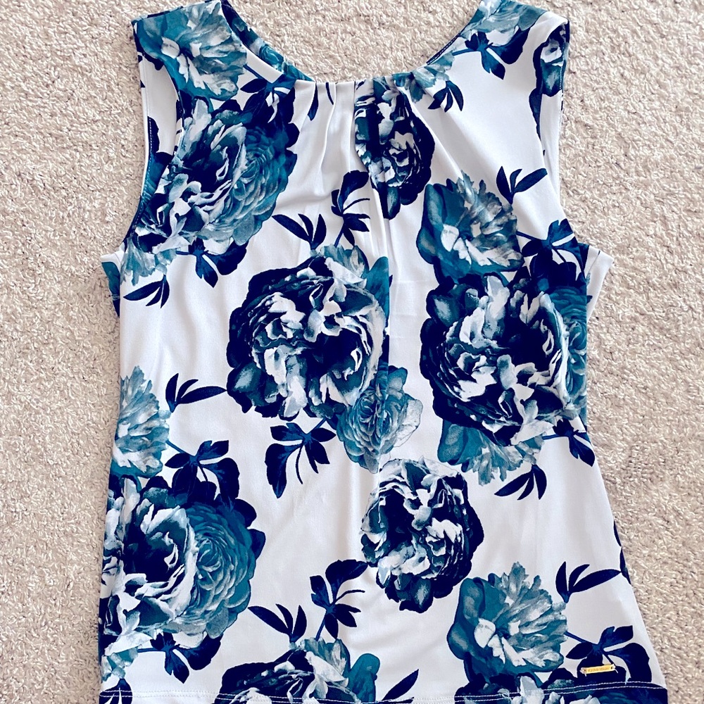 M - Floral Business Tank